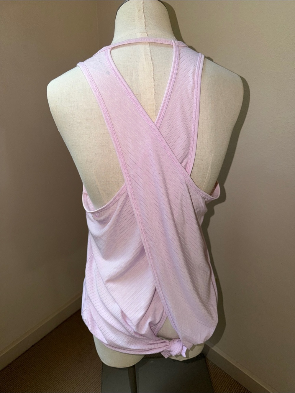 EUC Athleta Essence Texture Tie Back Tank Top Medium Tall Lilac